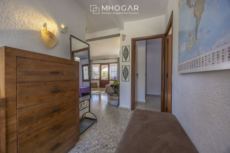 Venta - Villa mediterránea frente a la Cala Baladrar con un gran potencial en, Benissa Costa Blanca! 